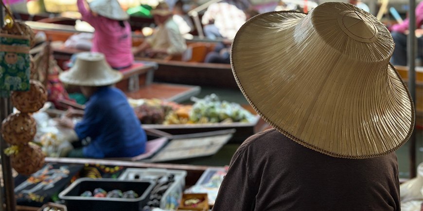 Kelluvat markkinat Bangkokin ulkopuolella, Thaimaa