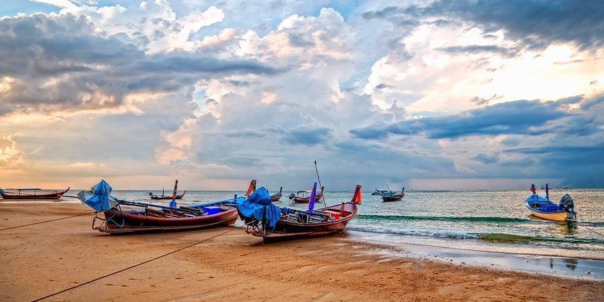 Veneet Kamalan rannalla Phuketissa