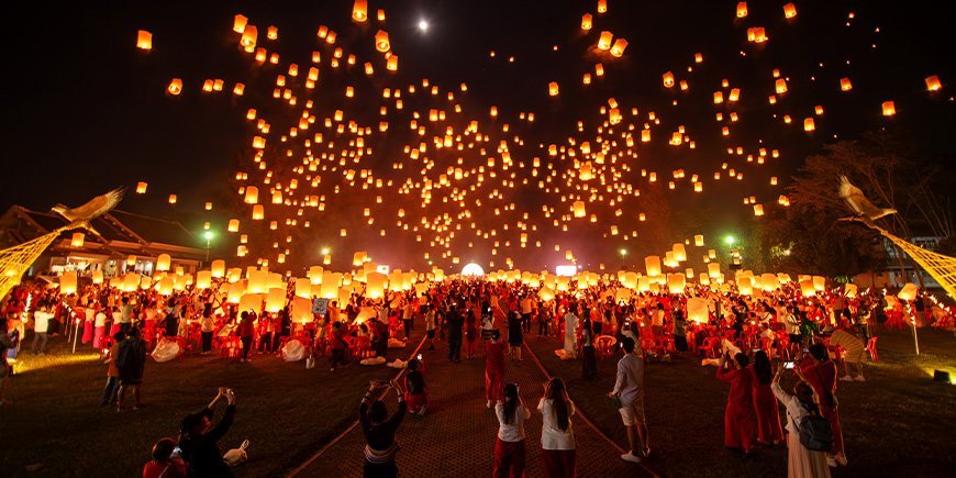 Yi Peng -festivaali Chiang Maissa Thaimaassa.